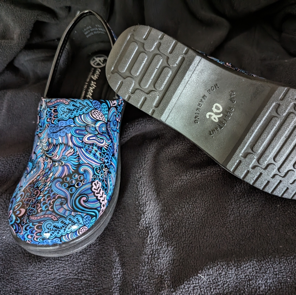 Easy Works by Easy Street clogs